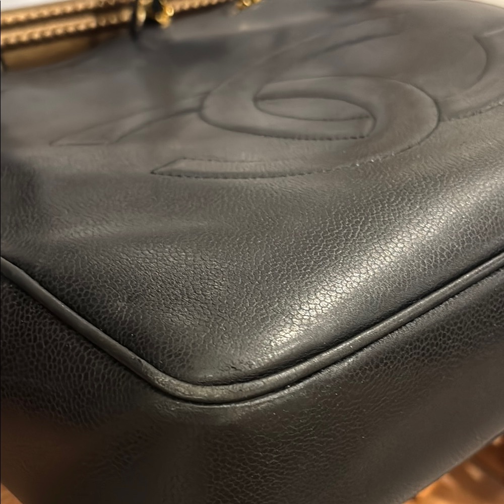 Chanel Black Caviar Shoulder Bag with Gold Hardware - Picture 9 of 16